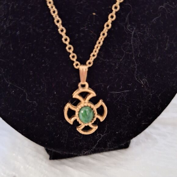 Avon Vintage Women's Necklace Baroness Maltese Cross Gold Tone Faux Jade - Picture 2 of 11